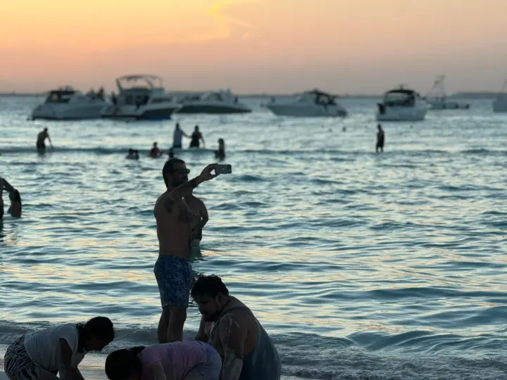 Sunset Sailing to Isla Mujeres with Cancún Transfer