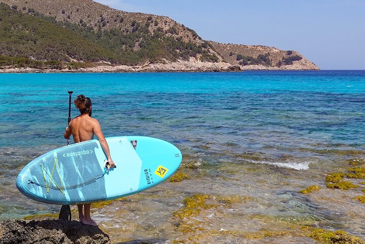 Tour de Stand Up Paddle de 90' en grupo reducido en Cala Ratjada