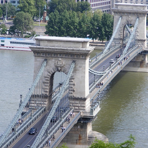 Budapest: Barrio del Castillo y Parlamento Húngaro Visita Guiada + Transporte