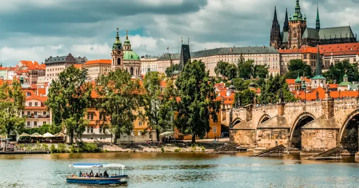 Prague: 45-Minute Sightseeing Cruise to Devil's Channel