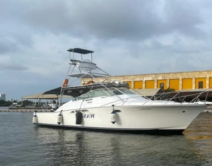 Cartagena: plan al atardecer en yate con barra libre y DJ a bordo