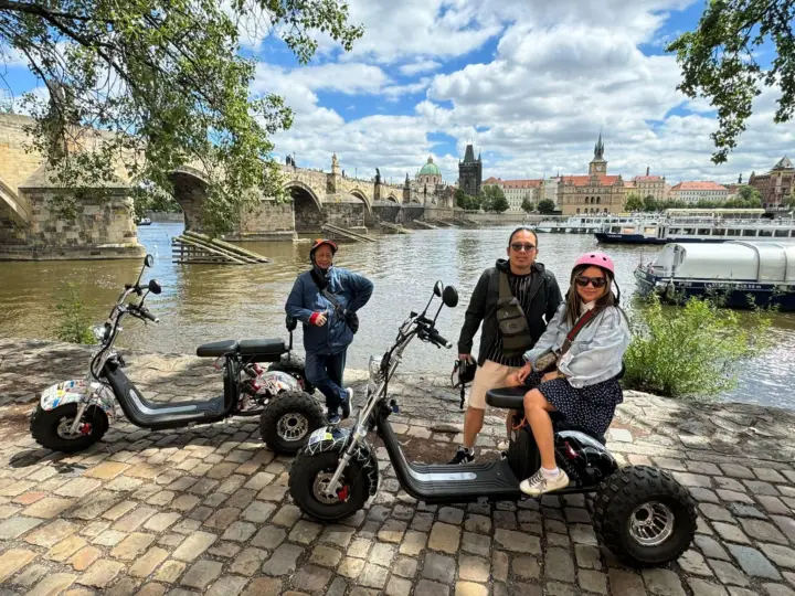 Excursión en Triciclo Eléctrico por el Monasterio y Mirador Panorámico de Praga