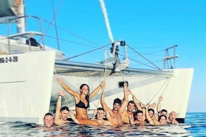 Marbella Catamarán en Grupo Reducido con Avistamiento de Delfines