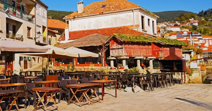 Desde Santiago: tour por las Rías Baixas + crucero de mejillones y bodega