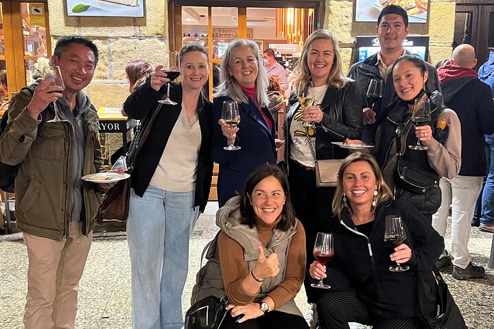 Tour gastronómico y de historia de San Sebastián: Cena con un toque local