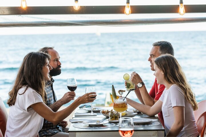 Tour de tapas por Barcelona con un amante de la gastronomía local: Personalizado & Privado