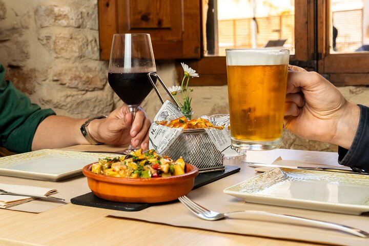 Tour gourmet de tapas y vinos en el casco antiguo de Alcudia