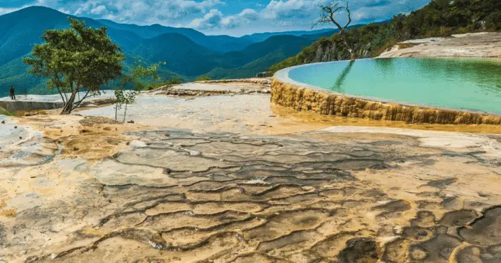 Caminos del Condoy: Hierve el agua, Mitla. Mezcal