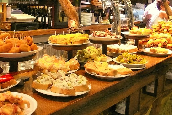 Recorrido privado de tapas por la zona modernista de Barcelona con cena incluida