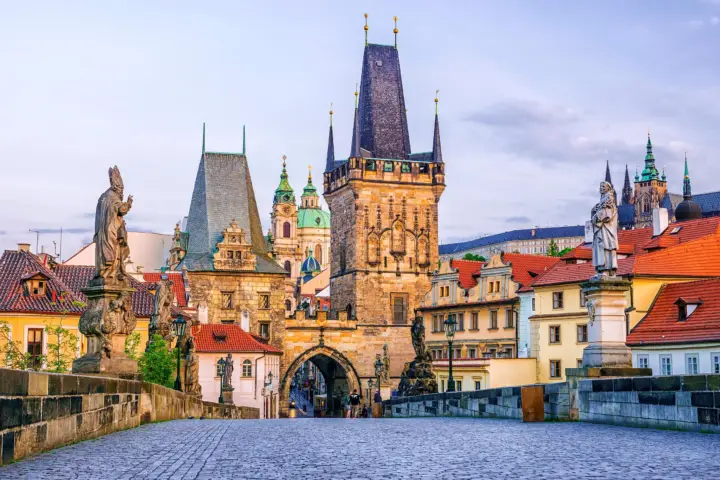 Tour a pie por Praga después de la puesta de sol