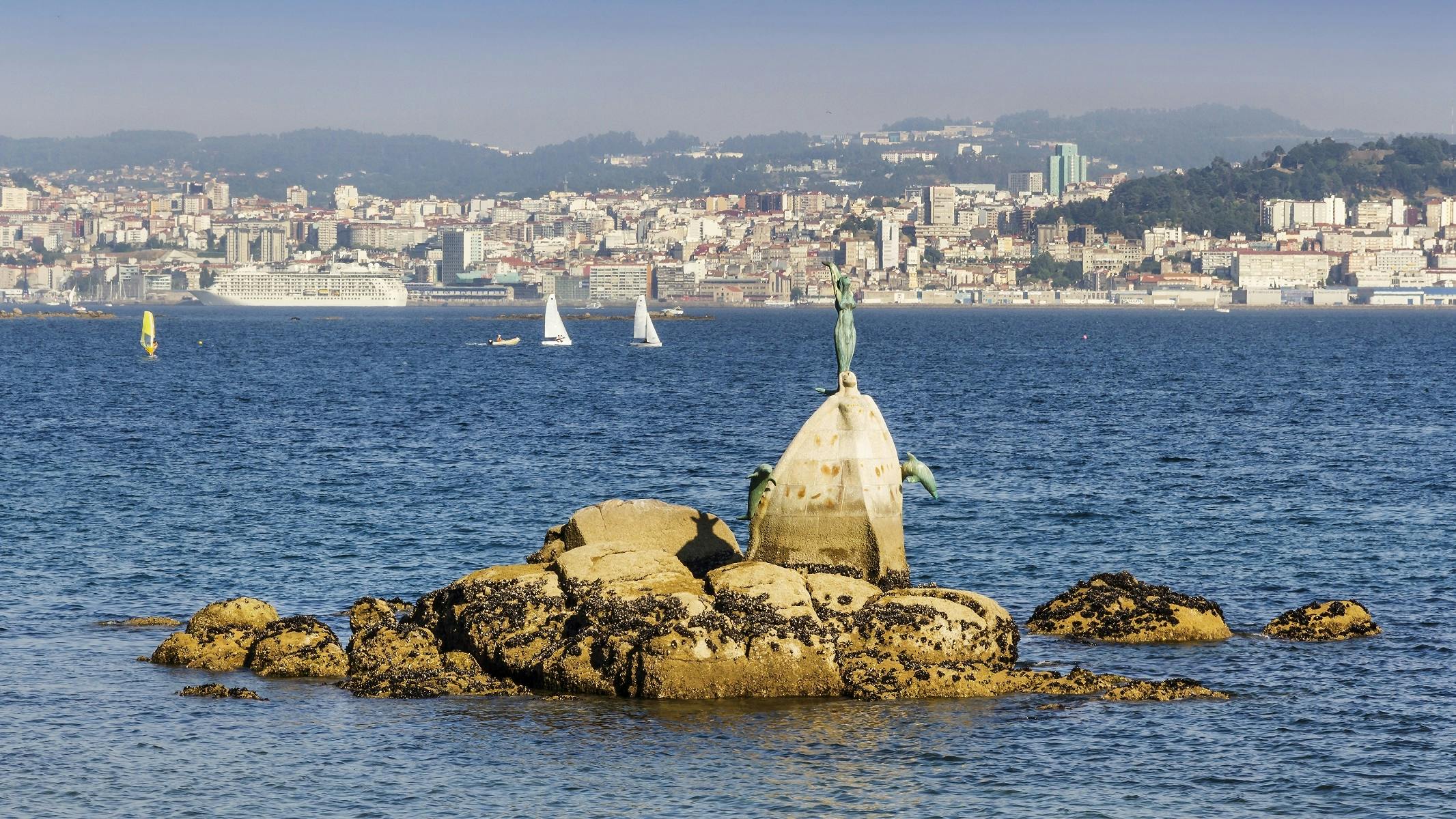Ruta por la ría de Vigo con cata de mejillones y vino de Cangas