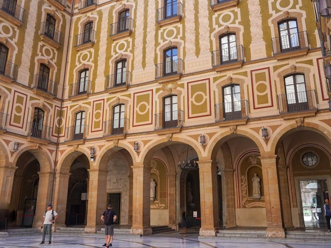Recorrido del Milenio por Montserrat con tren cremallera y Virgen Negra