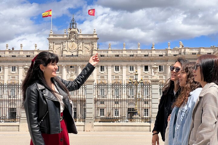 Tour en grupo pequeño por el Palacio Real de Madrid y los Habsburgo