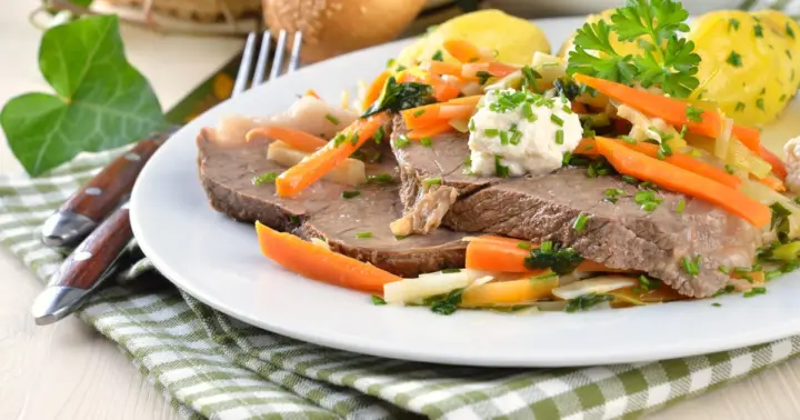 Traditional Austrian Food with Vienna Old Town Private Tour