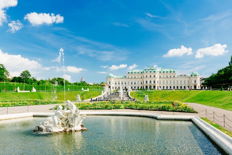 Entrada sin colas y visita guiada al Palacio y Jardín Belvedere