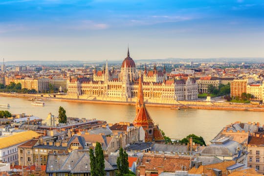 Budapest pass para spa, crucero, hop-on hop-off y visitas a pie