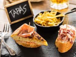 Tour de tapas por los mercados de La Boquería y Santa Caterina