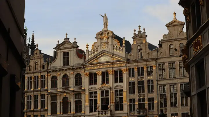 Descubre Bruselas: un tour a pie más allá de las postales
