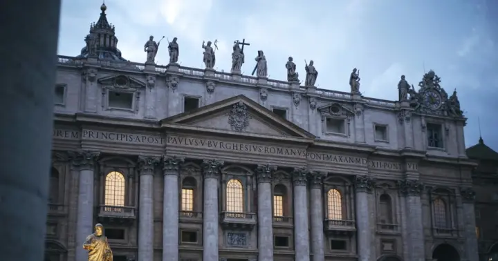 Ciudad del Vaticano: basílica de San Pedro, grutas y cúpula