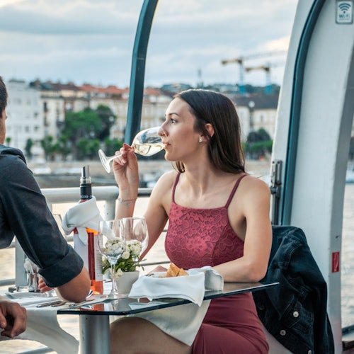 Budapest: Dinner Cruise + 1 Drink + Live Music