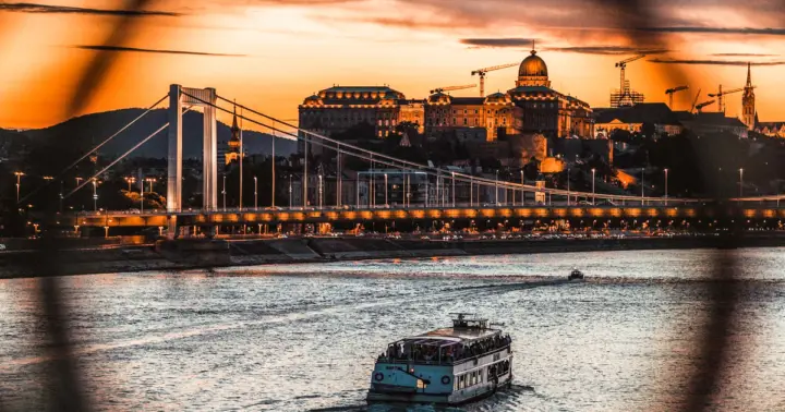 Budapest: City Highlights Sightseeing Cruise