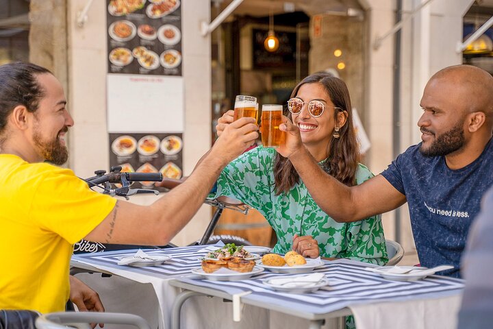 Tour gastronómico guiado en bicicleta eléctrica por Lisboa con cinco degustaciones de comida