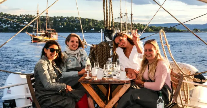 Crucero tradicional de 2 horas por los fiordos de Oslo en velero de madera