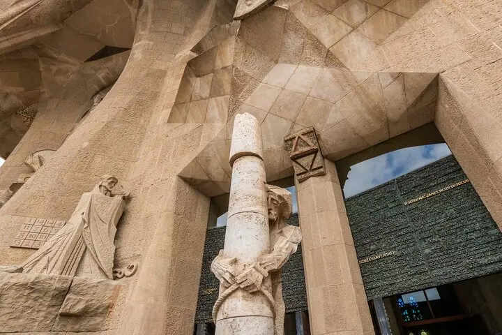 Barcelona : Sagrada Familia : Acceso Prioritario & Visita Guiada