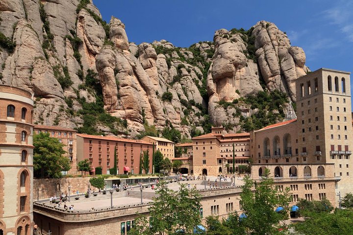 Montserrat : Degustación de rueda dentada, Basílica, Madonna negra y regaliz