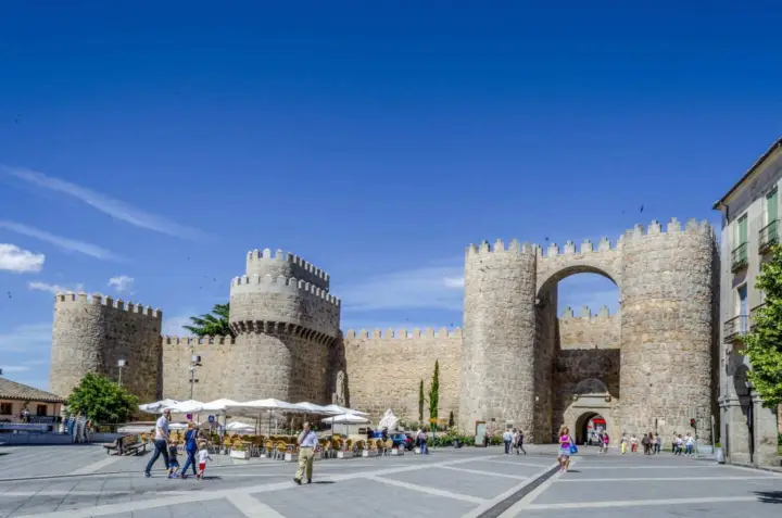 Hola, Ávila: tour privado de 2 horas para conocer la ciudad con guía local