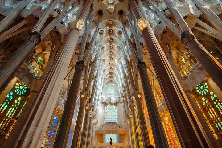 Visita guiada a la Sagrada Familia sin colas y actualización opcional de cava