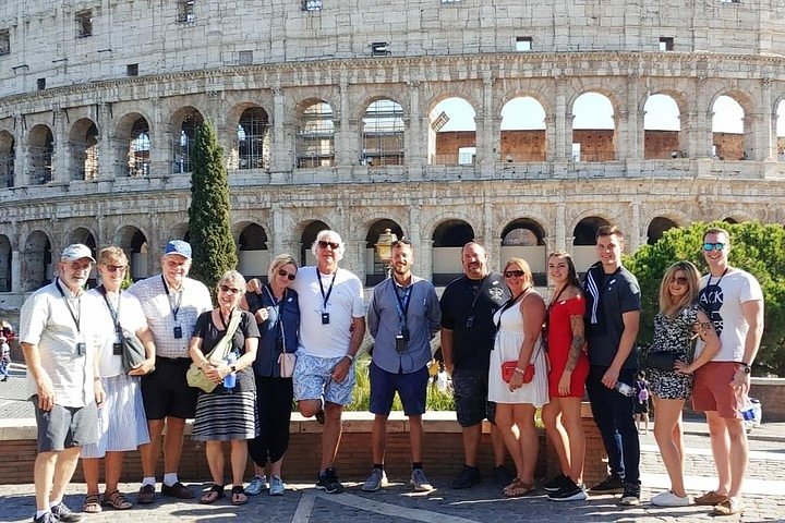 Visita guiada al Coliseo, el Foro Romano y el Monte Palatino en grupos pequeños