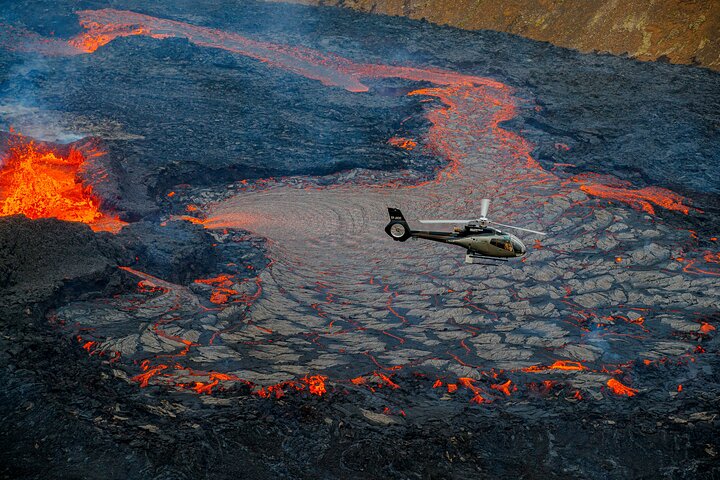 Helicopter Tour Over Iceland’s Reykjanes Volcano Eruption Site