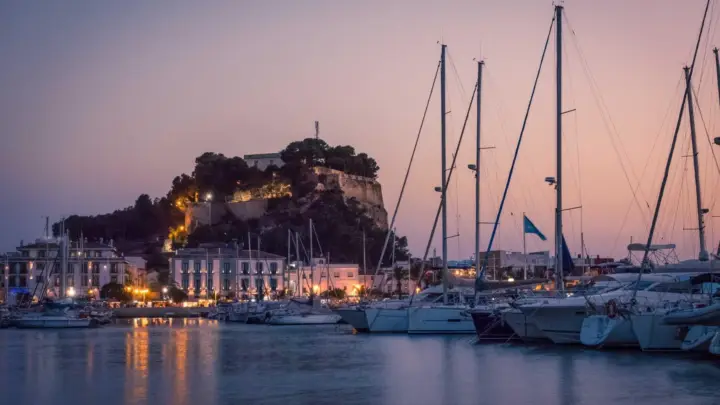 Valencia: excursión de 1 día a la playa de Dénia, el casco antiguo y la cueva de las Calaveras