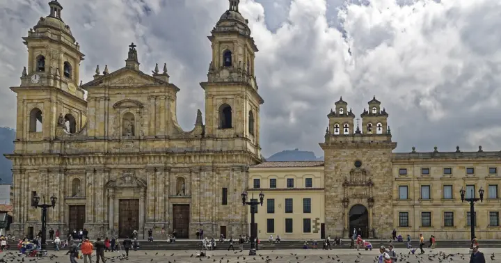 Explora La Candelaria y Monserrate: Un tour a pie guiado
