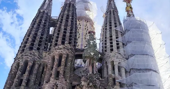 Barcelona: Budget-Friendly Sagrada Família Tour