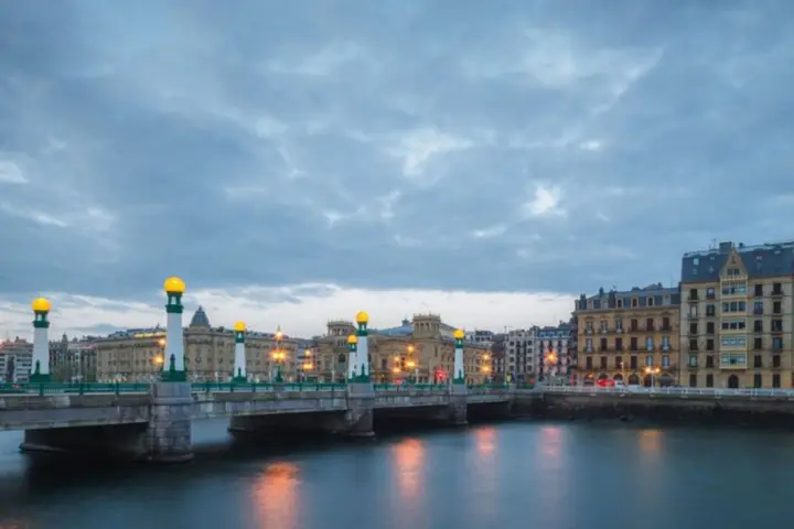 San Sebastián: Tour a pie privado personalizado con guía