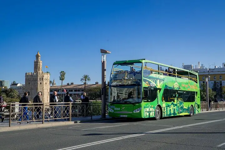 Tour en Sevilla Bus Turístico, Crucero Panorámico y Tour a pie