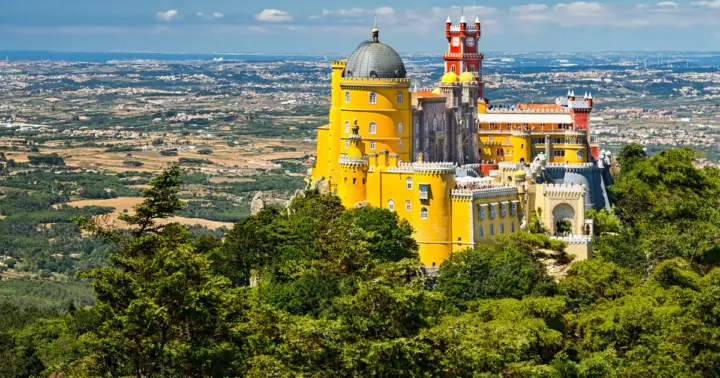 Lisboa: Sintra Cascais & Palacio da Pena Tour en grupo reducido