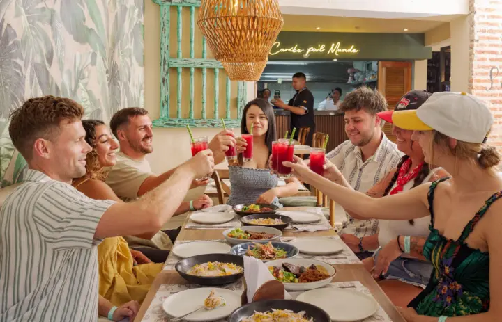 Cartagena Food Tour: 10 Dishes, Street Food & Sit-down stops