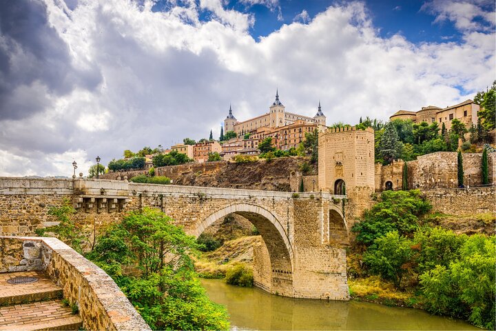Excursión de un día completo a Toledo y Segovia desde Madrid