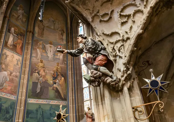 Prague Castle: Royal Palace, Cathedral, and Golden Lane Tour