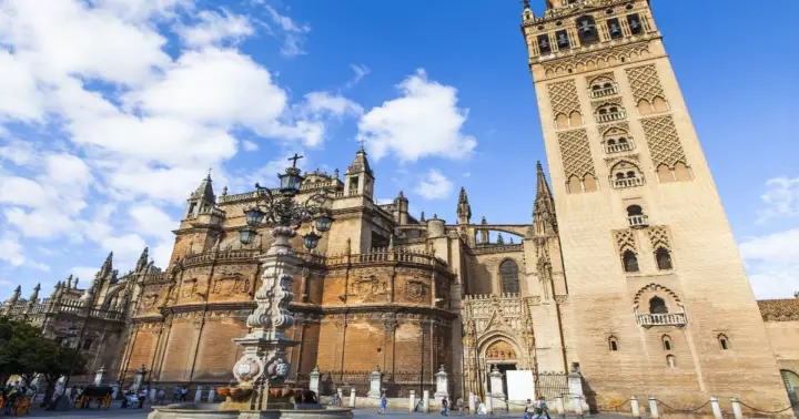 Sevilla: tour guiado por Catedral y la Giralda con entrada
