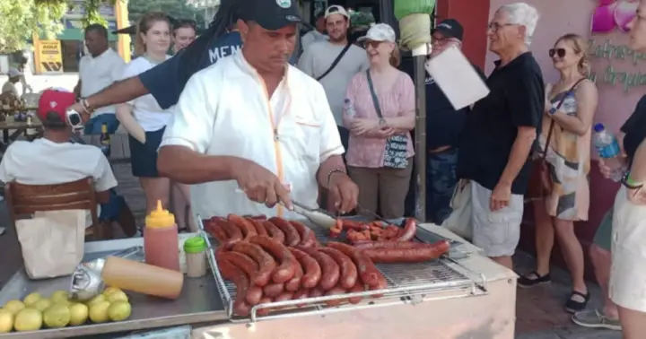 Flavors of Cartagena Street Food Tour and Authentic Tastings