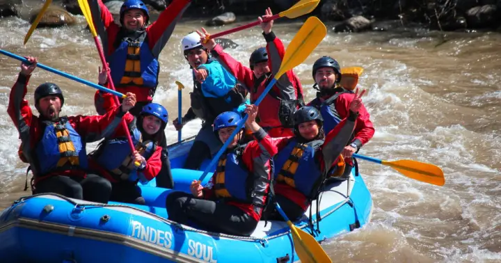 Rafting en Cajón del Maipo: rápidos III–IV y Paisajes Andinos