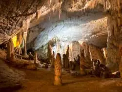 Excursión a la cueva Postojna y el castillo de Predjama