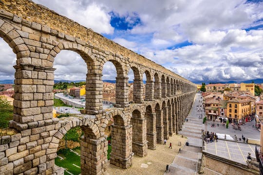 Excursión de un día completo a Ávila y Segovia desde Madrid