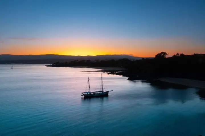 Atardecer en goleta navegando Vigo ría