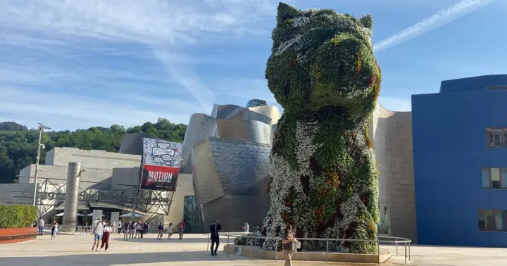Bilbao: Guggenheim VIP Experience. Small Group. Expert Guide