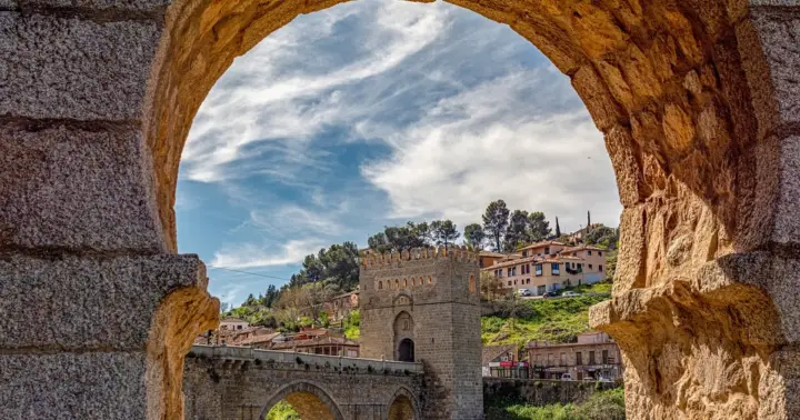 Essential Toledo with Alcázar